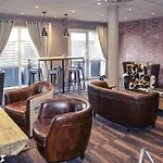 Mercure Lyon Est Hotel 4*