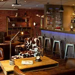 Mercure Lyon Est Hotel 4*