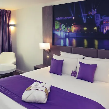 Mercure Lyon Est מלון