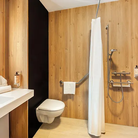 Mercure Lyon Est Hotel 4*