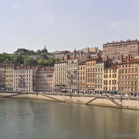 Mercure Lyon Est Hotel 4*
