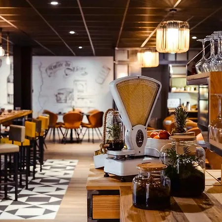 Mercure Lyon Est מלון שאפונה