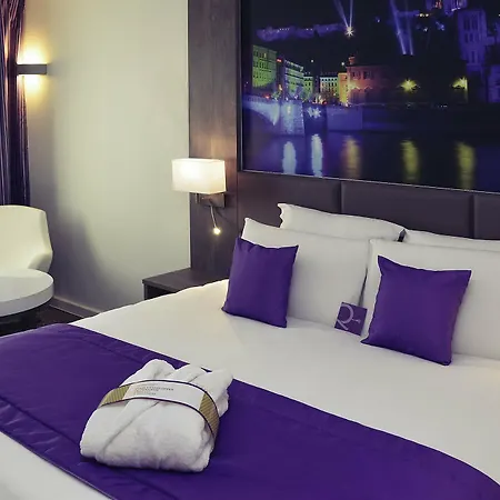 Mercure Lyon Est מלון