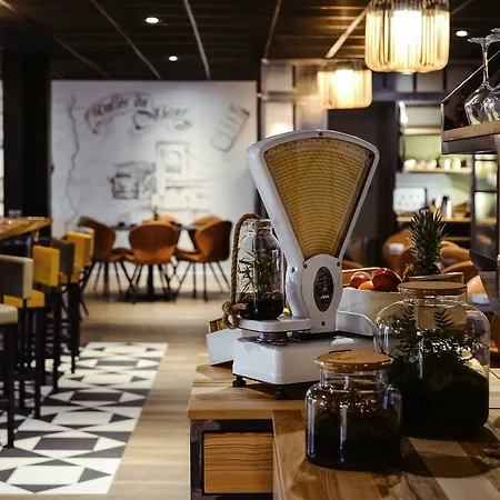 Mercure Lyon Est Hotel